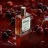 Suchy olejek Cherry Paradox by K. Hebda na tle wiśni – pielęgnacja z nutą elegancji