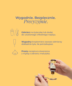 Dłonie odmierzające krople na łyżeczkę z butelki Kropelki z witaminą C dla dzieci K. Hebda na żółtym tle z instrukcją stosowania.