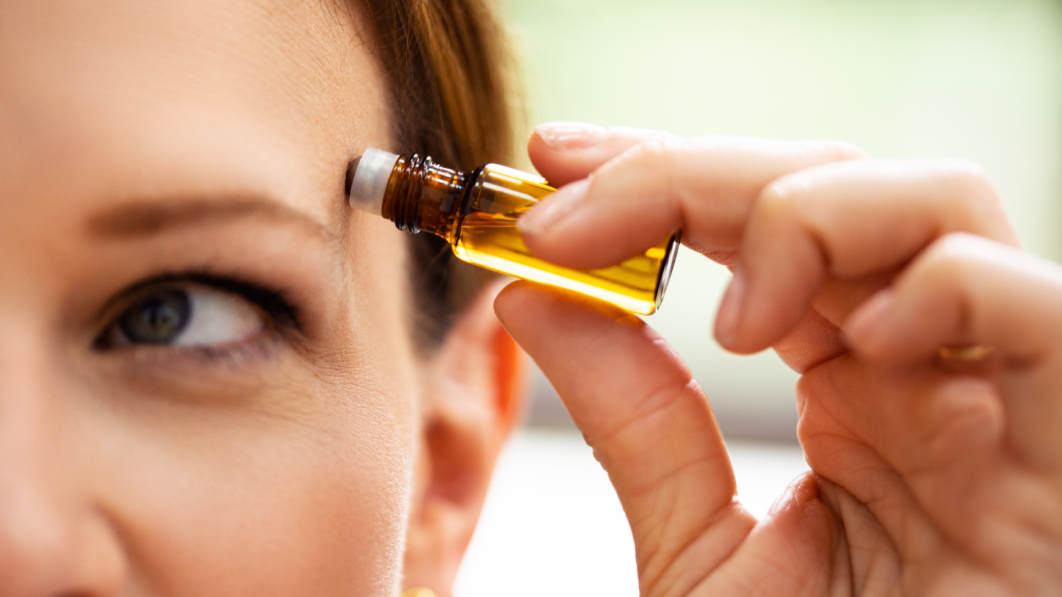 Doterra эфирное масло clove. ароматерапия от головной боли. какое масло помогает от головной боли. какое масло помогает от головной боли. свойства лавандового масла.