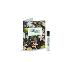 Packshot próbki perfum Flower Paradox na białym tle – elegancki, kwiatowo-przyprawowy zapach