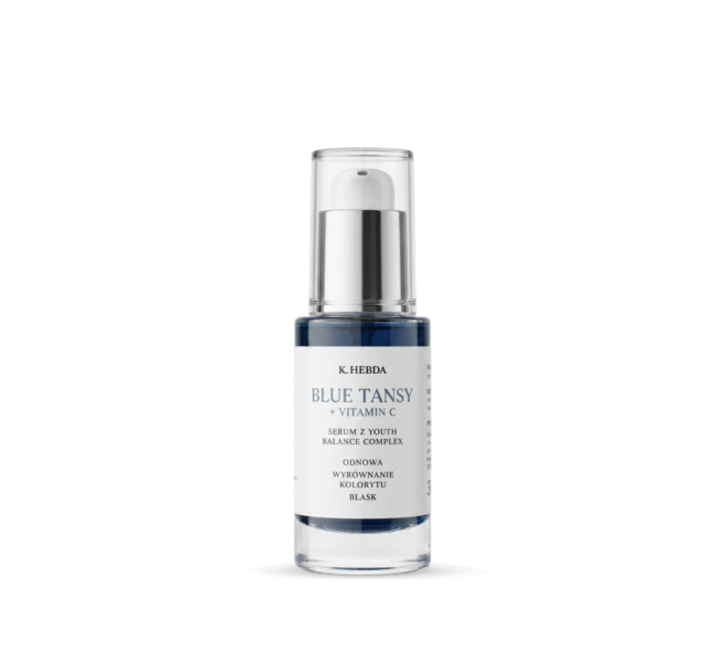 Zdjęcie produktowe packshot: rozświetlające serum do twarzy Blue Tansy + Vitamin C w szklanej butelce z pipetą na czystym, białym tle – pielęgnacja w duchu skinimalizmu.