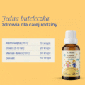 Tabela dawkowania dla całej rodziny umieszczona nad butelką suplementu Kropelki z witaminą C dla dzieci K. Hebda.