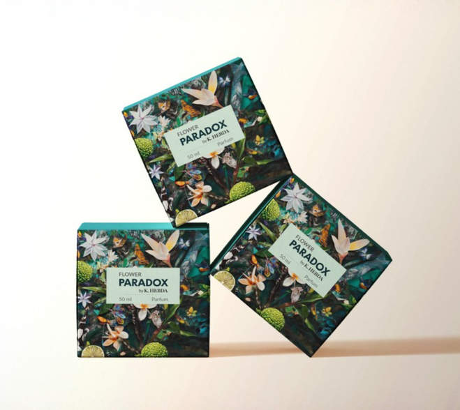 Trzy luksusowe ciemnozielone pudełka z egzotycznym motywem botanicznym i etykietą perfum Flower Paradox by K. Hebda 50 ml.