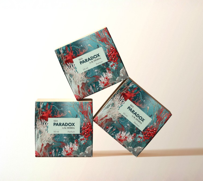 Luksusowe morsko-turkusowe opakowania kartonowe z motywem koralowców perfum Sea Paradox by K. Hebda 50 ml.